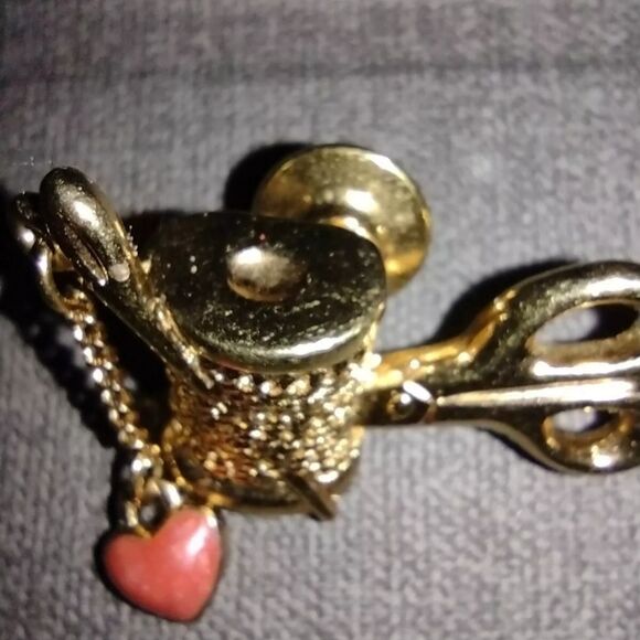 AVON Sewing Lapel Pin Needle & Thread Dangling Heart EUC - Picture 6 of 7